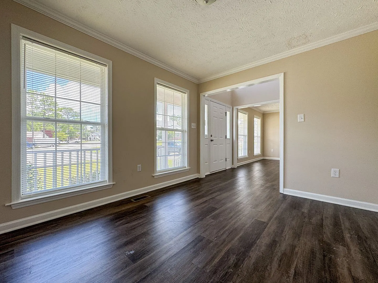 Charming 3 Bed 2.5 Bath Hope Mills Home — Photo 2