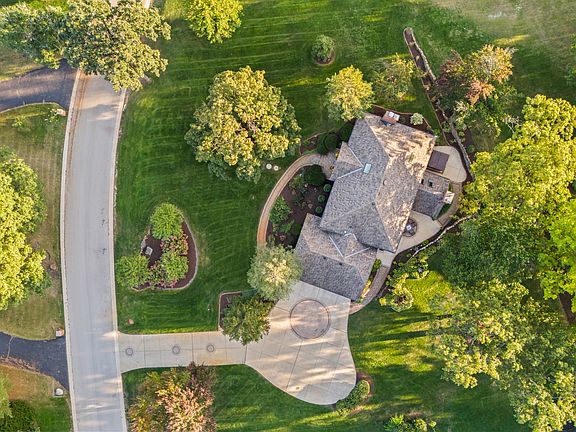 3rd image of 9 Equestrian Way