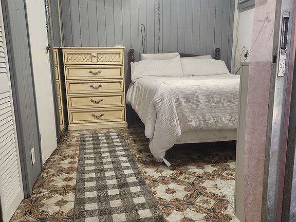 4th image of 6411 Randolph Ave #1