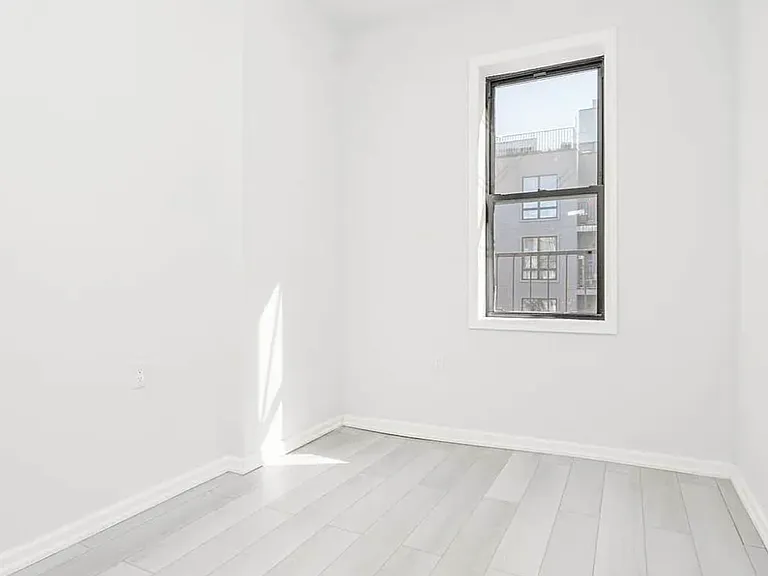 698 Hancock St #2R — Photo 9
