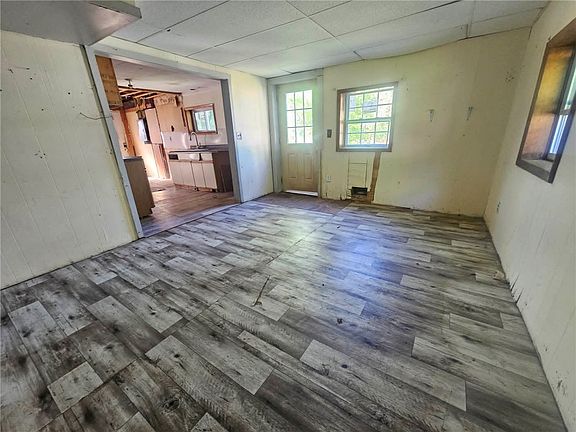 4th image of 6049 Lake St