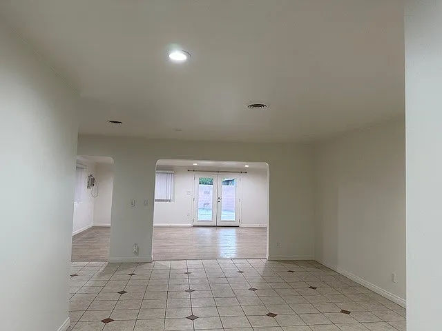 24319 Victory Blvd — Photo 14