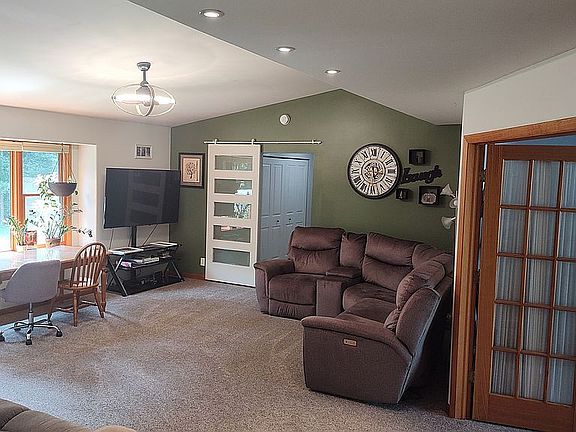 Barn door goes to master