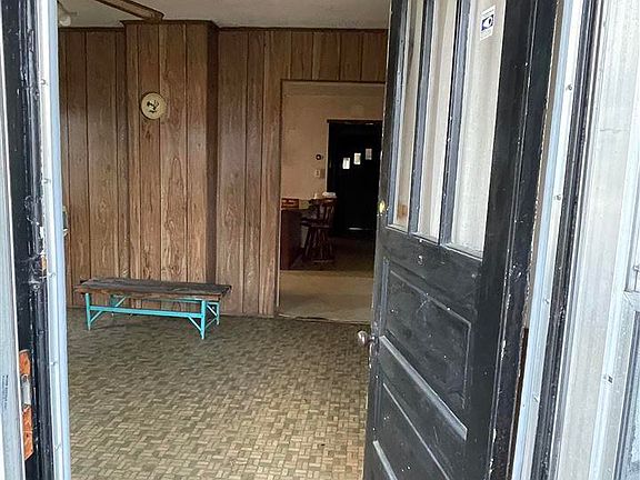 3rd image of 910 E Carolina Ave