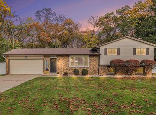 58712 Palace Ln, Elkhart, IN 46517