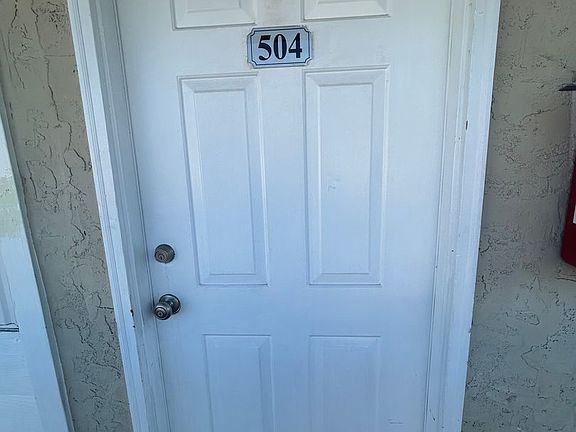 3rd image of 3914 E 11th St #504