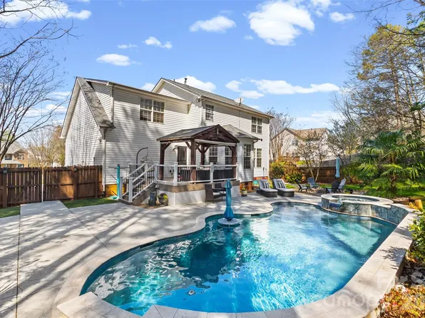 12141 Stone Forest Dr, Pineville, NC 28134