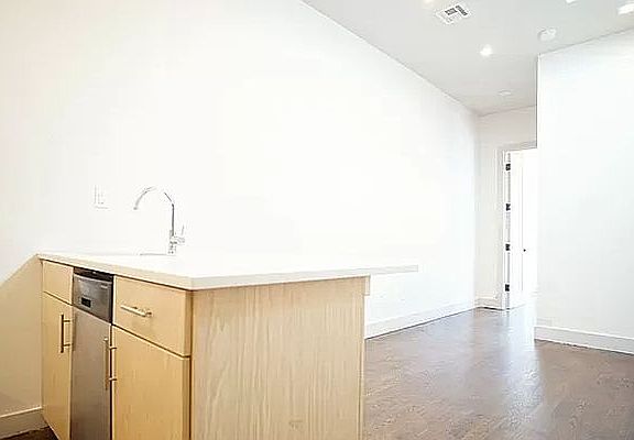 2nd image of 1348 Hancock St APT 3L