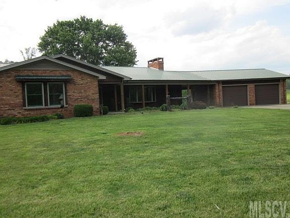 2nd image of 5916 Hollow Springs Cir