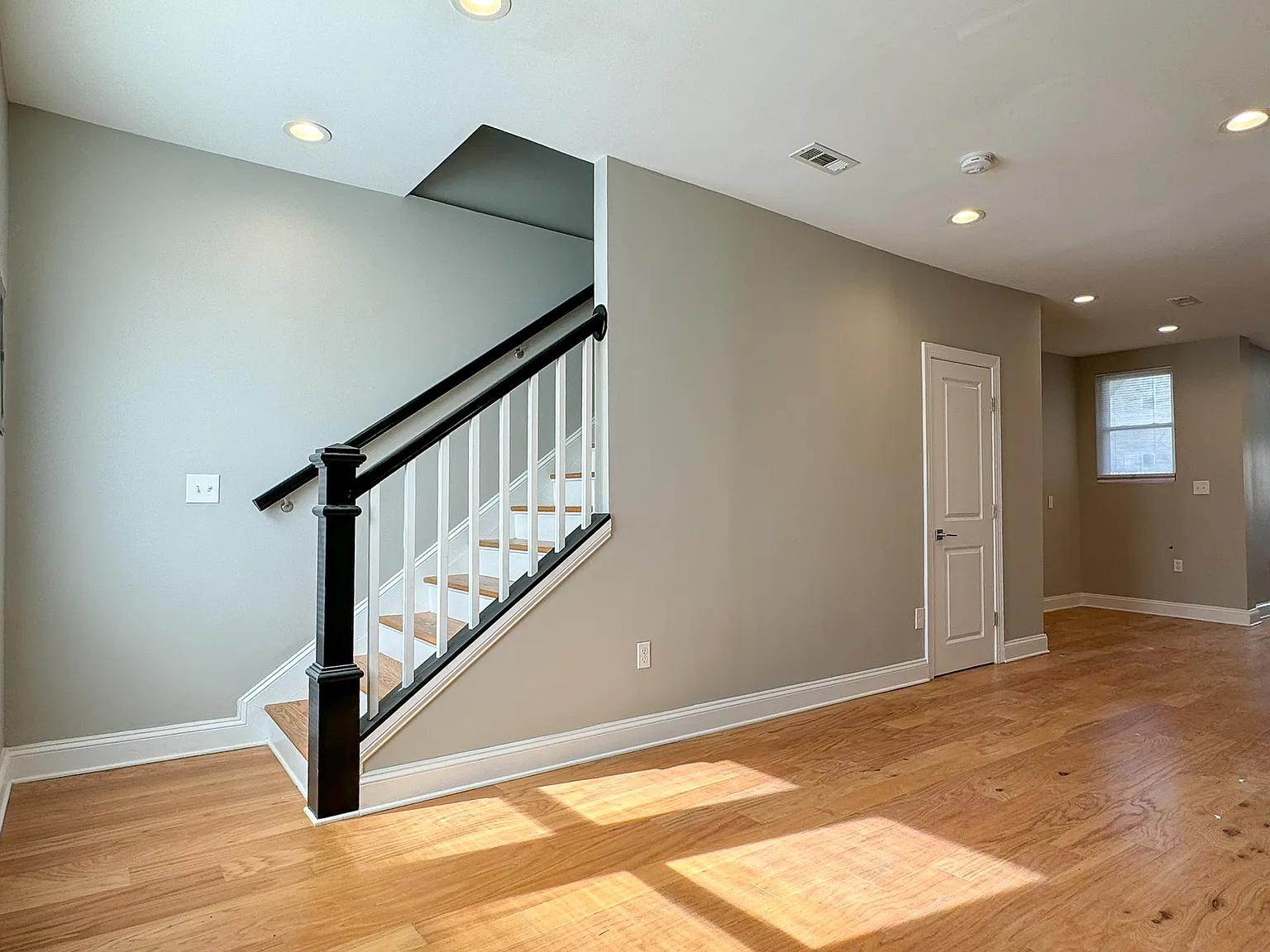 3 bed, 1230 sqft, $2,550 — Photo 4