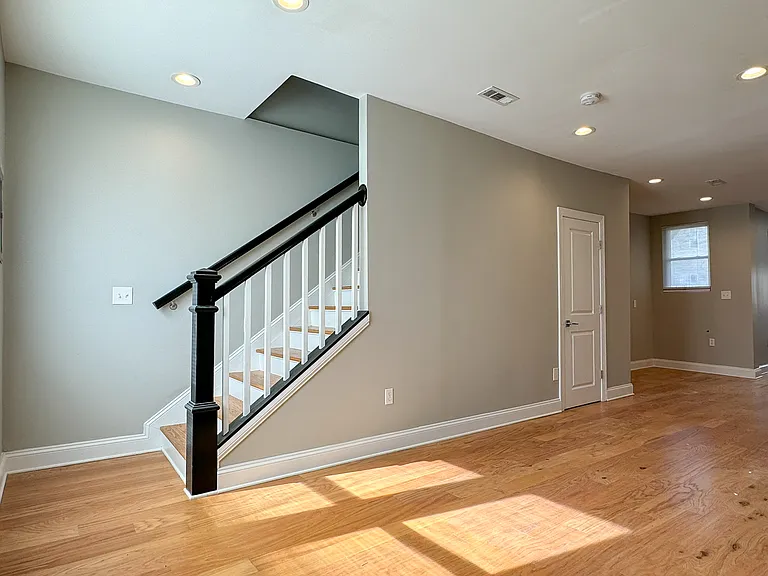 1838 Capitol Ave NE — Photo 4