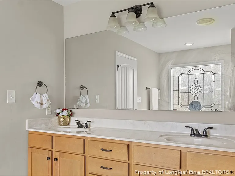 221 Fountain Grove Dr — Photo 17
