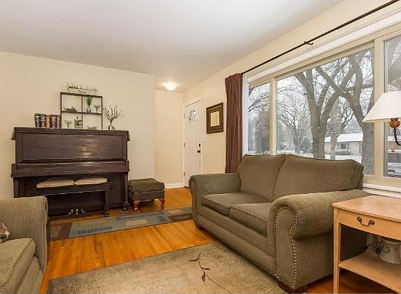 3rd image of 8816 Van Buren St NE