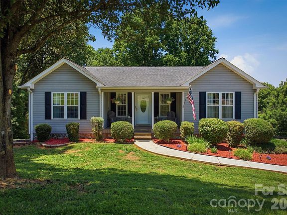 3rd image of 4015 Fairview Dr