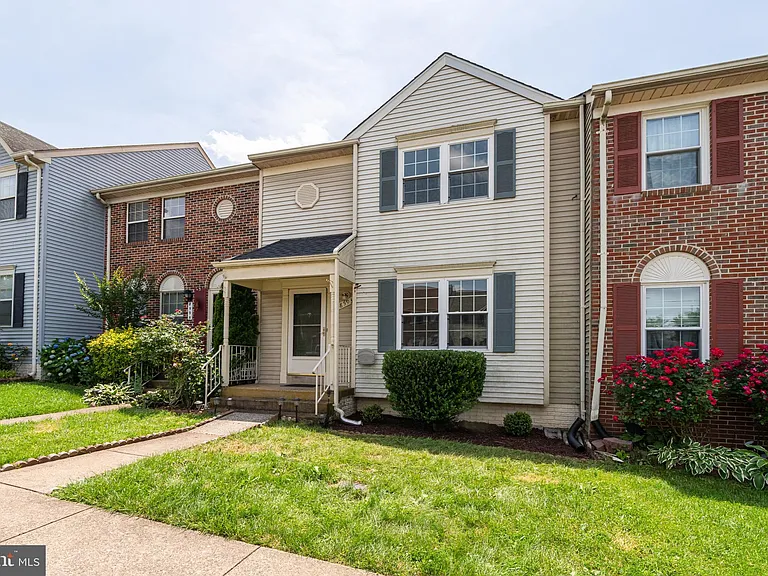 8593 Burlington Ct — Photo 36