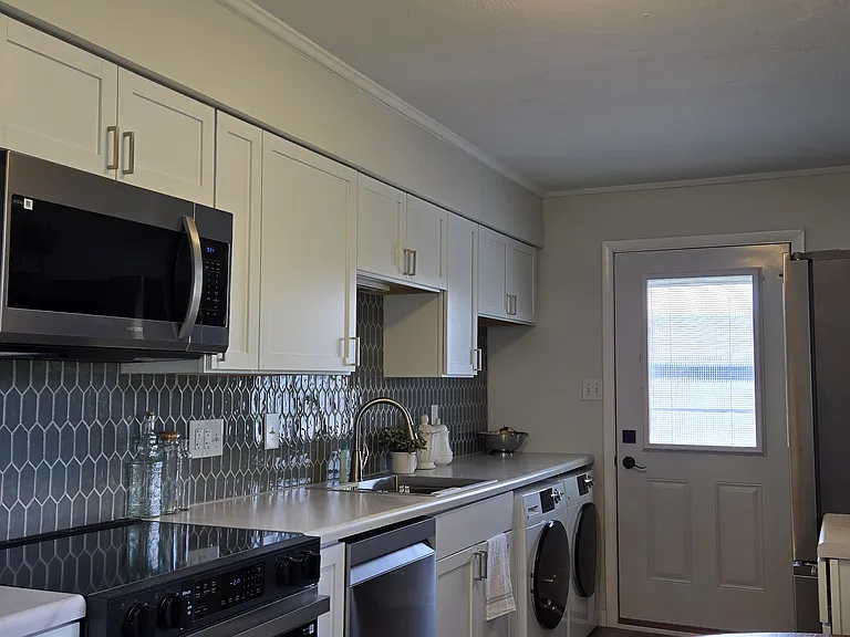 1506 13th Ave SW — Photo 3
