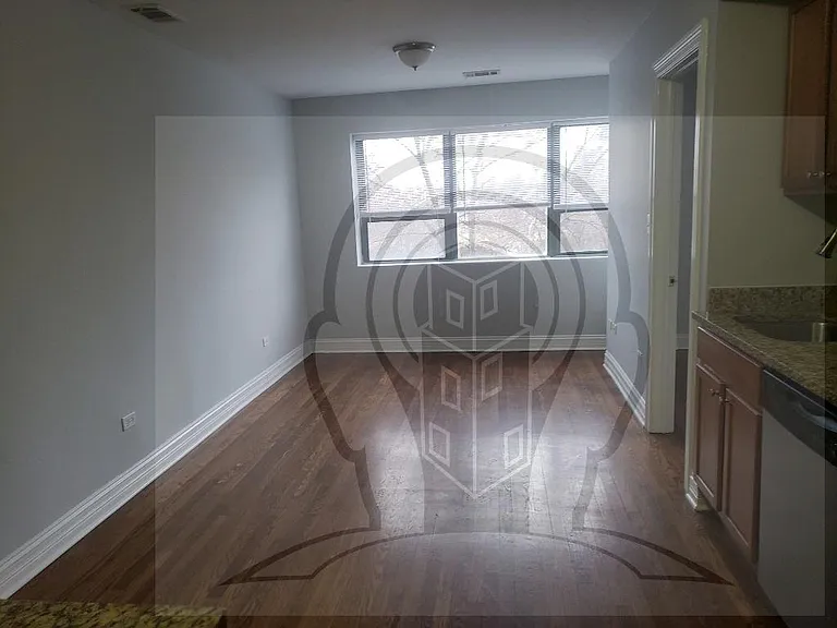 N Marshfield Ave — Photo 8