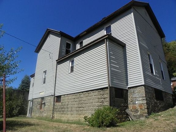 3rd image of 402 W Main St