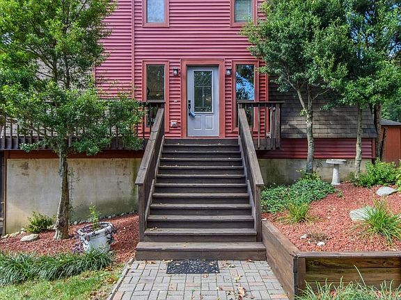3rd image of 9476 Airpoint Dr
