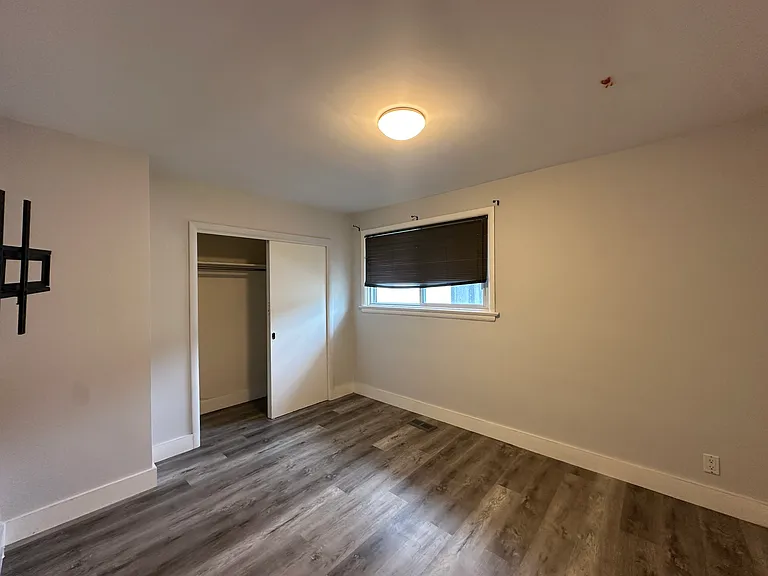 549 Hillside St — Photo 12