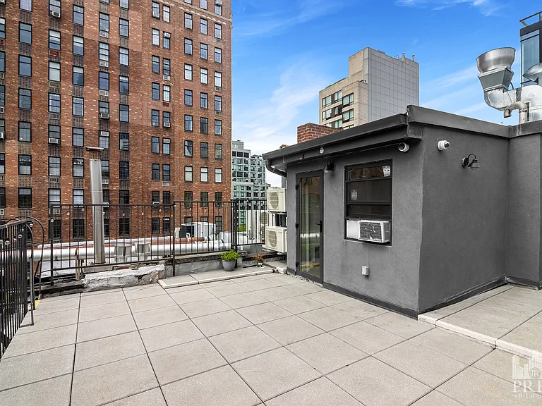 244 10th Ave #5E — Photo 1
