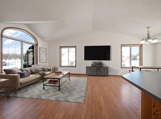 1102 Prairie Ridge Ln, Lester Prairie, MN 55354