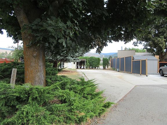 2nd image of 415 Commonwealth Rd #522