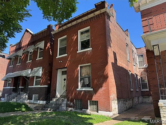 2nd image of 2833 Sidney St