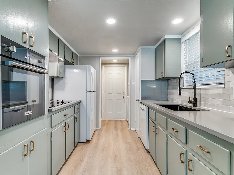 724 N Boulevard Ter #724