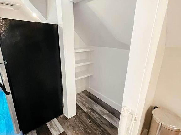 5th image of 1371 Beach Ave APT 3