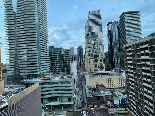 21 Balmuto St #1501, Toronto, ON M4Y 1W4