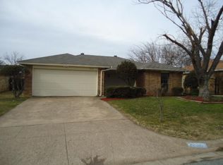 3200 Meadowmoor St, Fort Worth, TX 76133