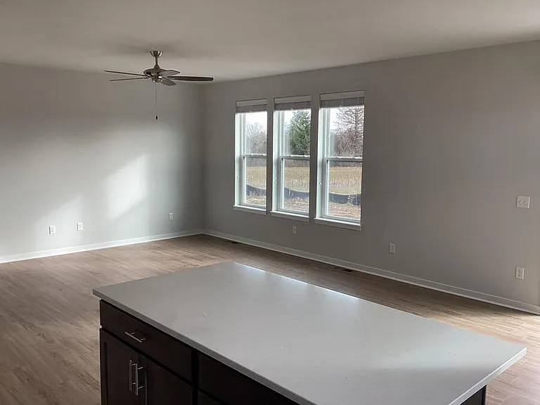 N161W21803 Daisy Dr — Photo 4