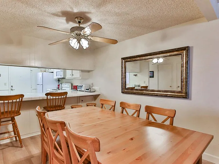 1068 Isabella Ave — Photo 10