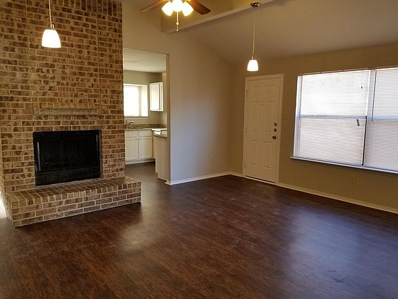3rd image of 408 Angelina Dr
