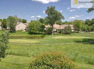 6423 N National Dr, Parkville, MO 64152