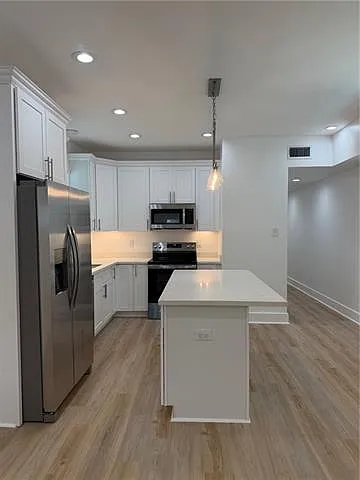 3 bed, 3.0 bath, 1216 sqft, $2,100 — Photo 3