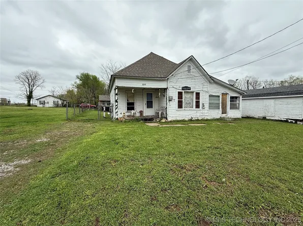 211 E Chestnut St, Coweta, OK 74429
