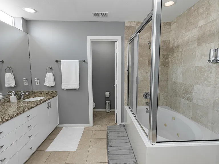 2805 Chenevert St — Photo 20