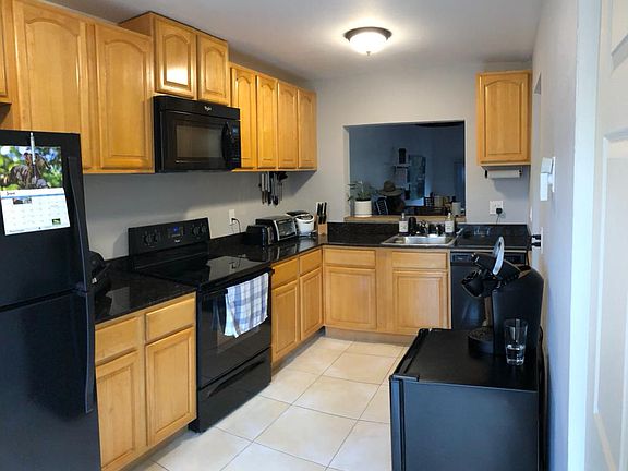 5th image of 8115 SW 21st Ct