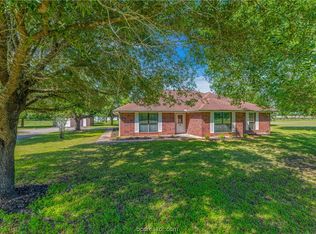 1655 Fawn Lake Dr, Bryan, TX 77808