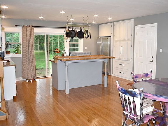 4th image of 18240 Brewster Dr