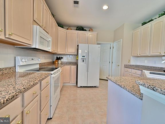4th image of 17 Barbary Ln