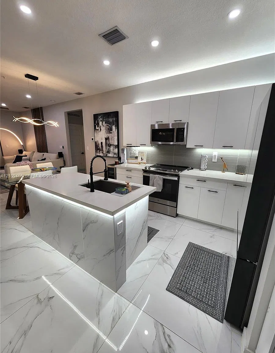 Downtown Doral South Phas — Photo 4