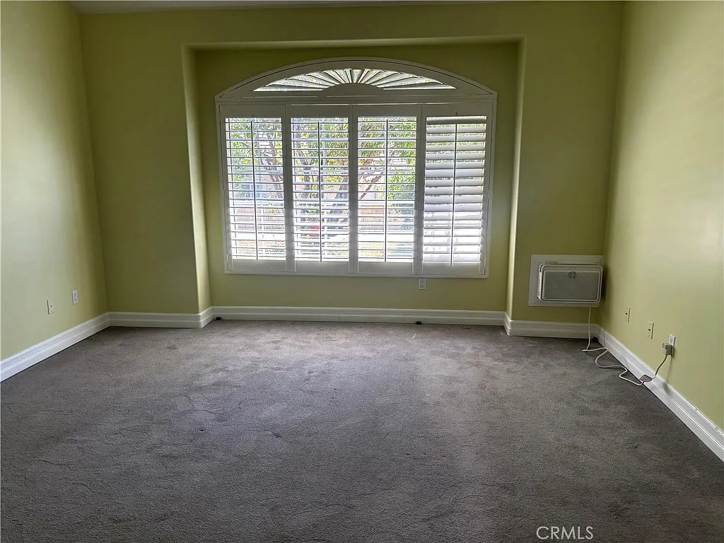 1 bed, 950 sqft, $1,800 — Photo 2