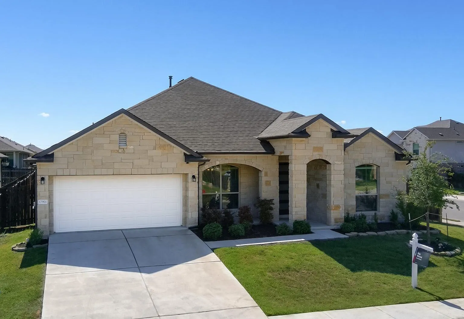 4 bed, 3.0 bath, 2824 sqft, $3,000 — Photo 1