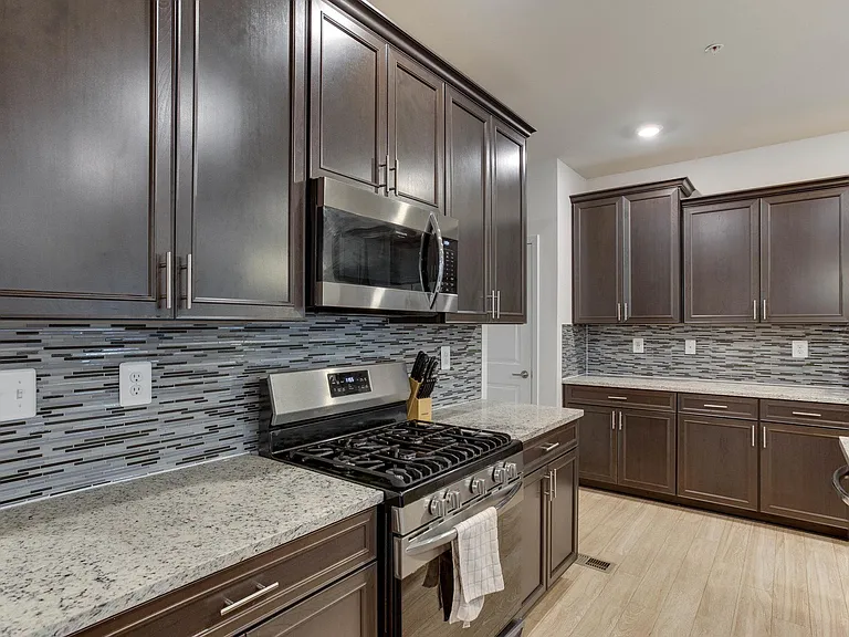 1295 Orchid Rd — Photo 4