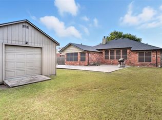 2520 Port Rush Dr, Moore, OK 73160