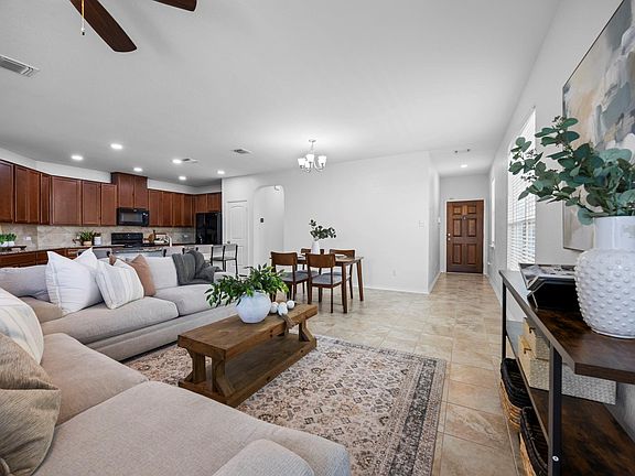 5th image of 1107 Sagebrush Dr