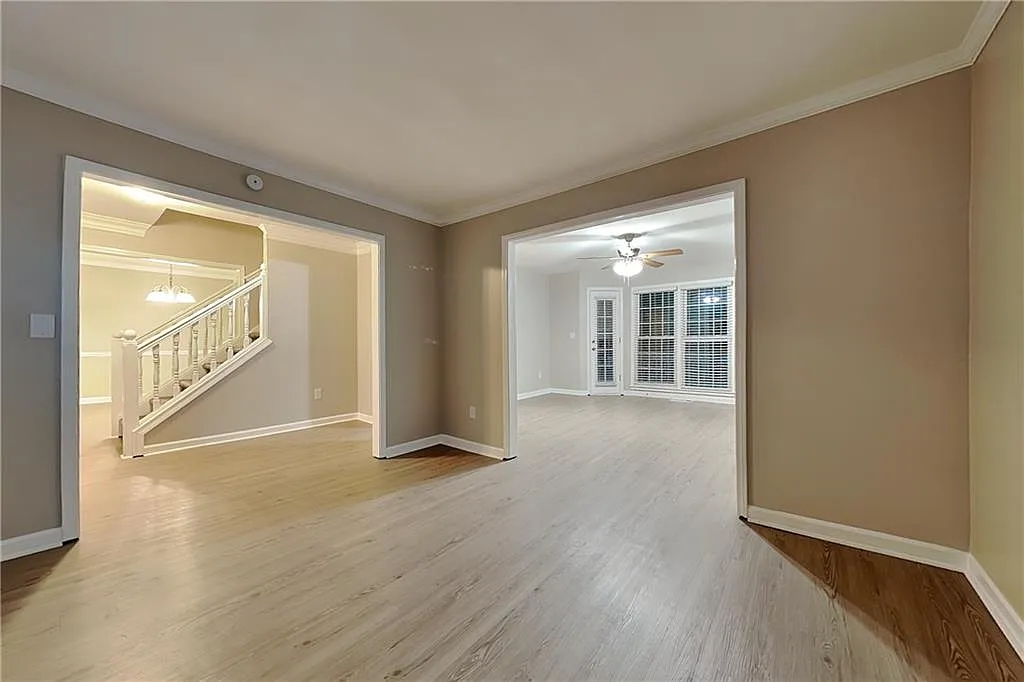 3 bed, 2.5 bath, 2024 sqft, $2,250 — Photo 4
